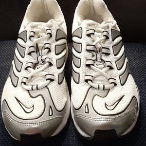 New NIKE MAXAIR WOMEN'S RUNNING SHOES BRS 1000